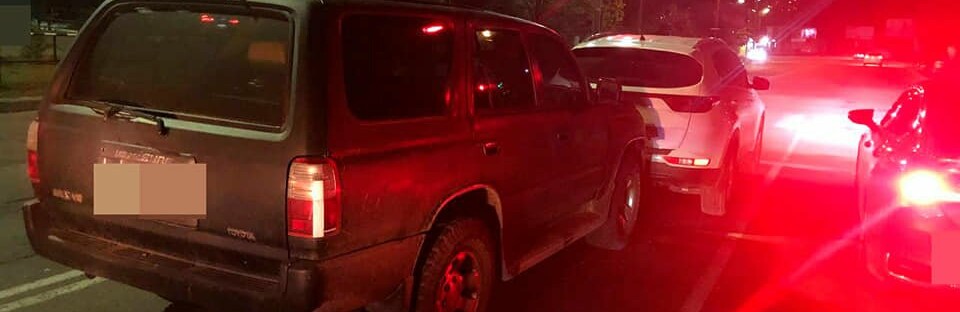 У Черкасах нетверезий чоловік втрапив у ДТП на автомобілі, що в розшуку
