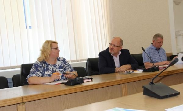 Робоча нарада щодо погашення заборгованості відбулася в обласній адміністрації: боргів мільйони