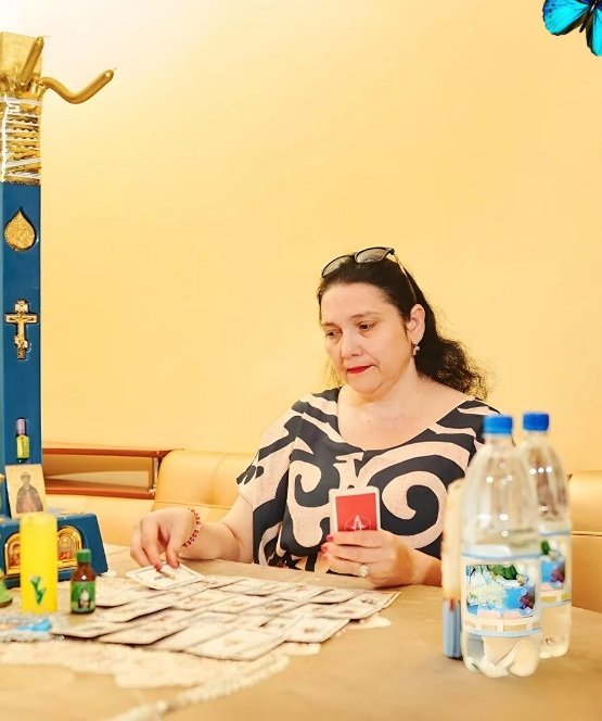 Логотип - Дар'я ясновидець, відома ворожка, гадалка, знахарка та цілитель