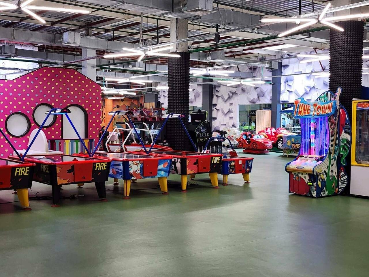 Super Park «V» — парк атракціонів і розваг для всієї сім’ї.