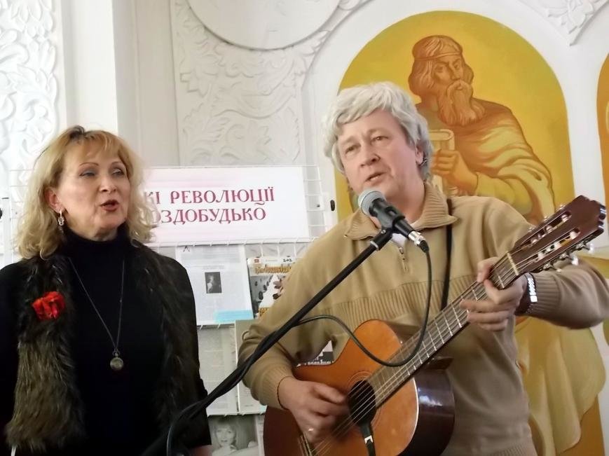Черкаська бібліотека запрошує на зустріч з відомими письме..., фото-1 Черкаська бібліотека запрошує на зустріч з відомими письменницею та бардом, фото-1