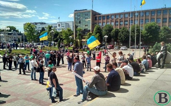 Працівники Черкасиобленерго перекрили дорогу (ФОТО), фото-2 Працівники Черкасиобленерго перекрили дорогу (ФОТО), фото-2