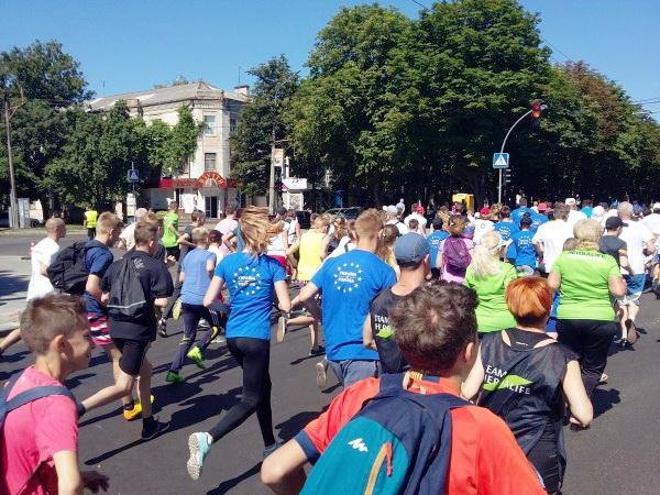 Понад півтисячі черкащан узяли участь в олімпійському пробі..., фото-1 Понад півтисячі черкащан узяли участь в олімпійському пробігу в суботу (ФОТО), фото-1