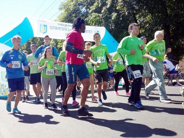Понад півтисячі черкащан узяли участь в олімпійському пробі..., фото-2 Понад півтисячі черкащан узяли участь в олімпійському пробігу в суботу (ФОТО), фото-2