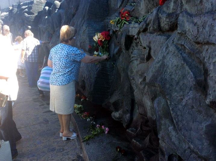 У Черкасах покладанням квітів ушанували жертв війни (ФОТО), фото-2 У Черкасах покладанням квітів ушанували жертв війни (ФОТО), фото-2