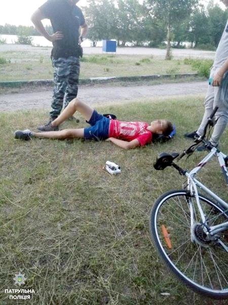 Хлопчина так упав з велосипеда, що зламав ребра, фото-1 Хлопчина так упав з велосипеда, що зламав ребра, фото-1