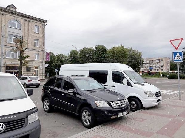 Автівку "промосковських сепаратистів" помітили в Черкасах (..., фото-1 Автівку "промосковських сепаратистів" помітили в Черкасах (ФОТО), фото-1
