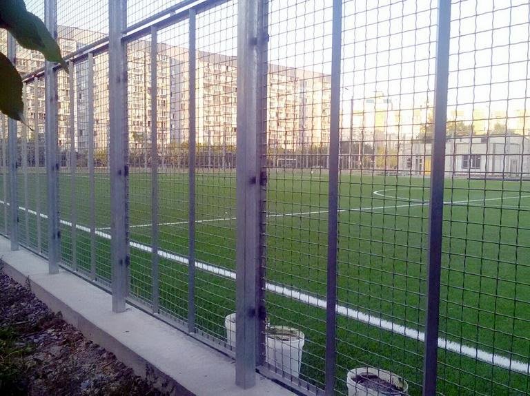 На подвір’ї 34 школи завершуються роботи з реконструкції фу..., фото-1 На подвір’ї 34 школи завершуються роботи з реконструкції футбольного поля (ФОТО), фото-1