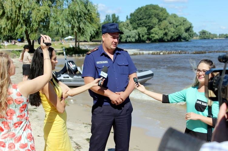 Рятувальники та представники ЗМІ провели профілактичний рей..., фото-2 Рятувальники та представники ЗМІ провели профілактичний рейд на пляжі «Рів`єра» (ФОТО, ВІДЕО), фото-2