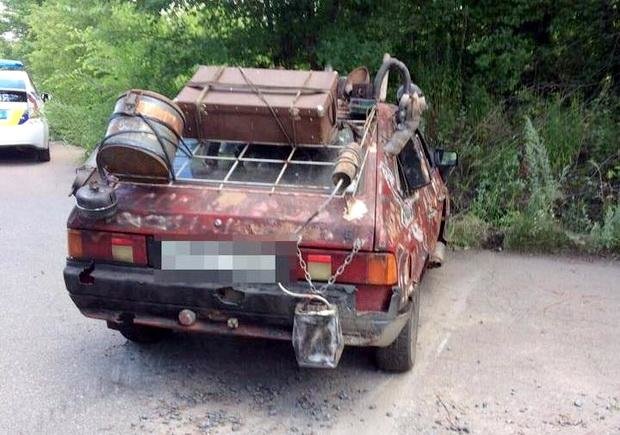 У Черкасах патрульні виявили "космічний" автомобіль із п’ян..., фото-2 У Черкасах патрульні виявили "космічний" автомобіль із п’яним водієм (ФОТО), фото-2
