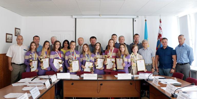 Черкаські танцівники з «Вікторії» отримали від мерії грамоти й подя... Черкаські танцівники з «Вікторії» отримали від мерії грамоти й подяки, Владимир Безуглый